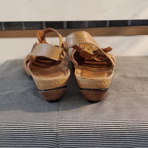 MORAN sandals.     #1654 - Picture 4 of 7